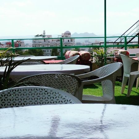 Krishna Stay Guest House Удайпур Екстериор снимка