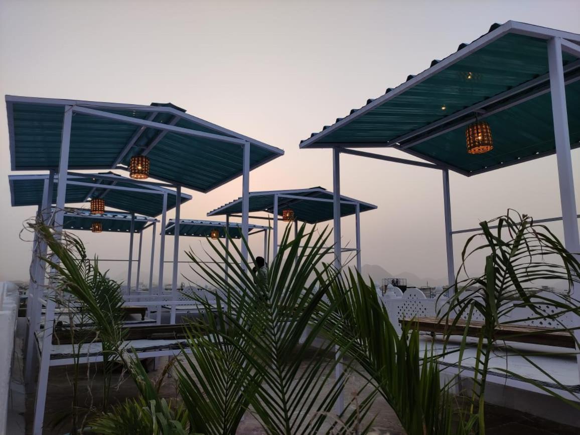 Krishna Stay Guest House Удайпур Екстериор снимка