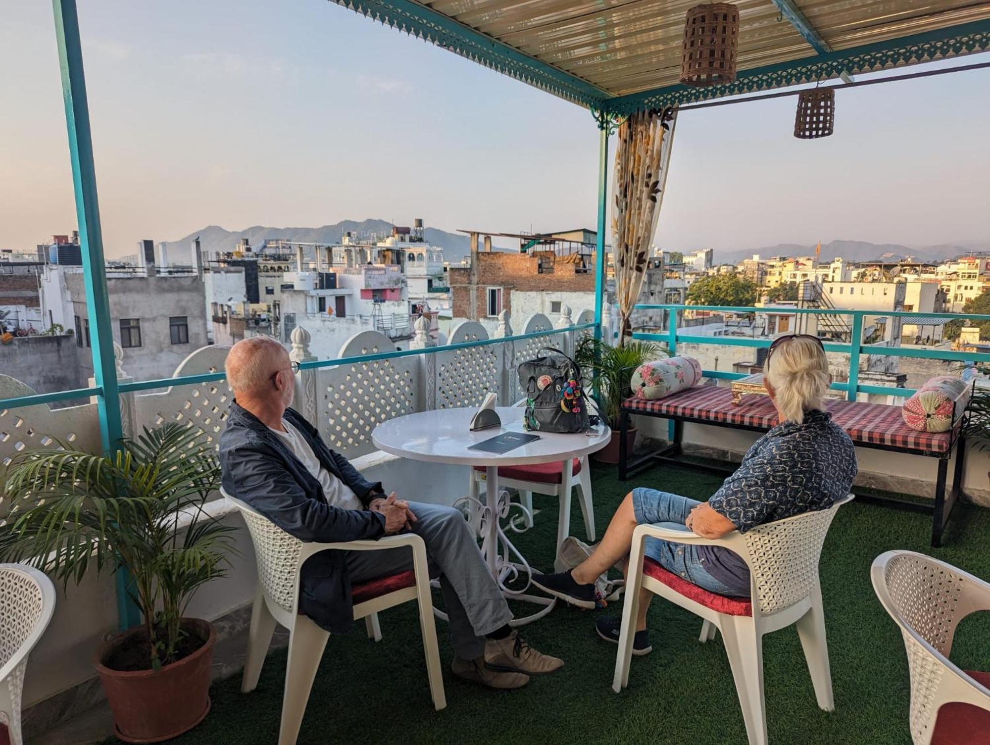 Krishna Stay Guest House Удайпур Екстериор снимка