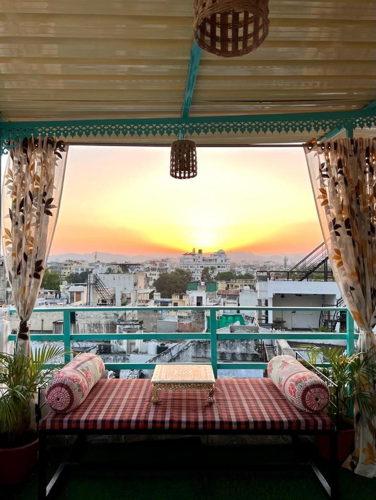 Krishna Stay Guest House Удайпур Екстериор снимка