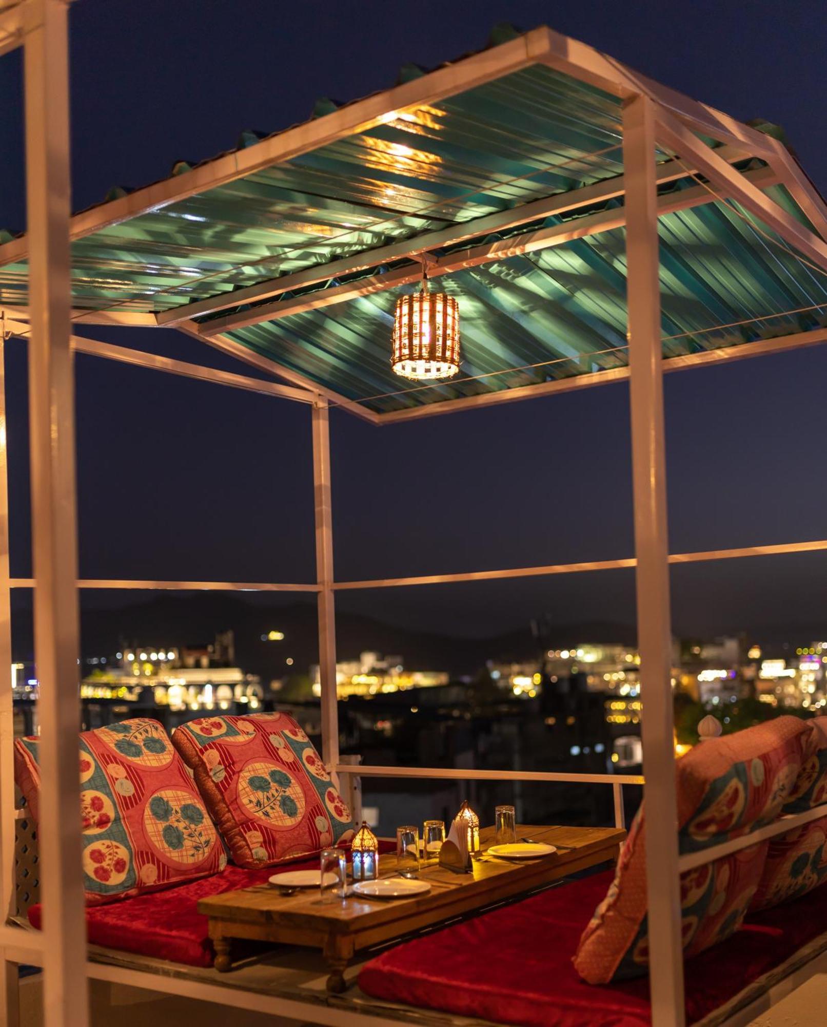 Krishna Stay Guest House Удайпур Екстериор снимка