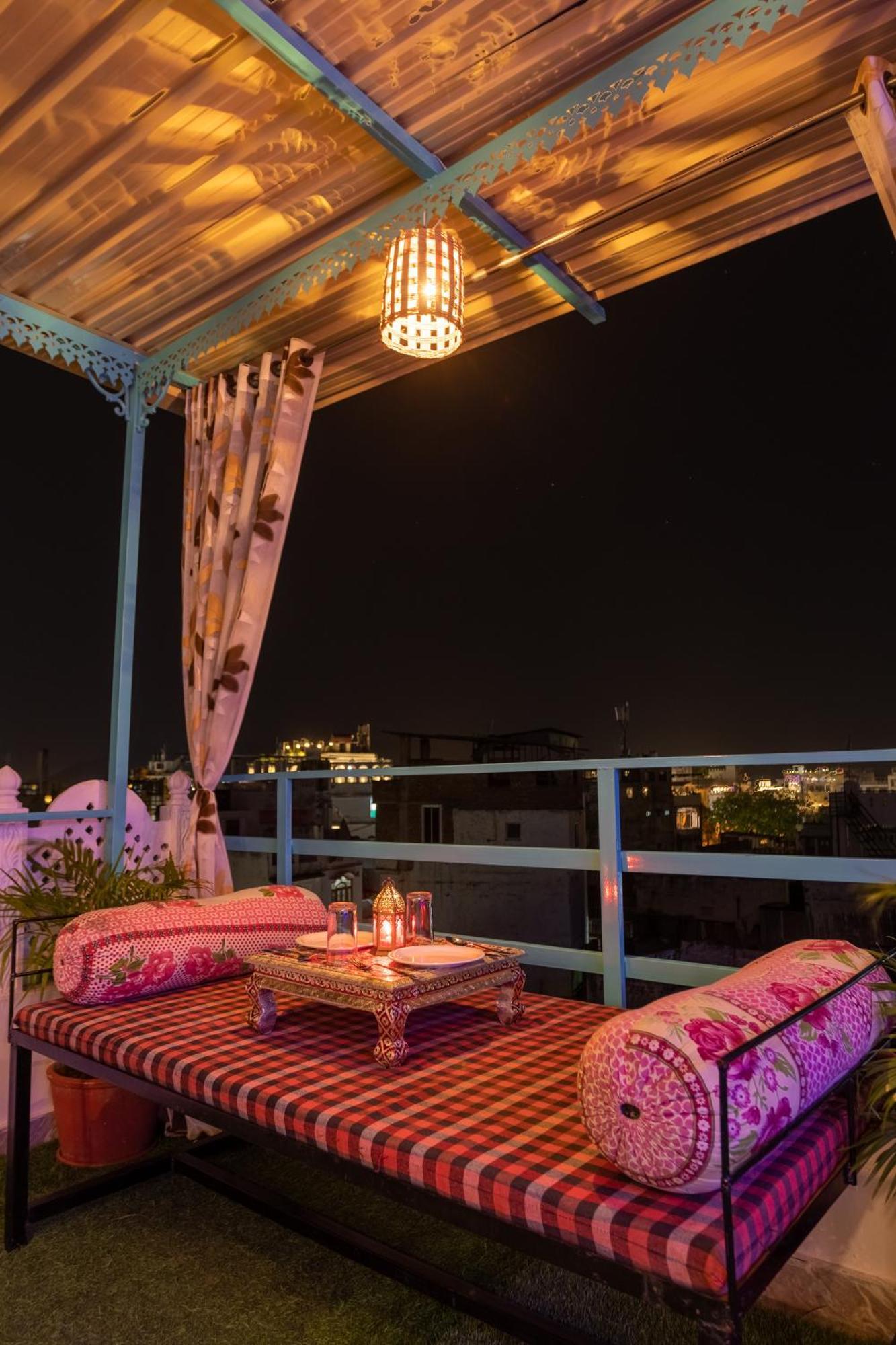 Krishna Stay Guest House Удайпур Екстериор снимка
