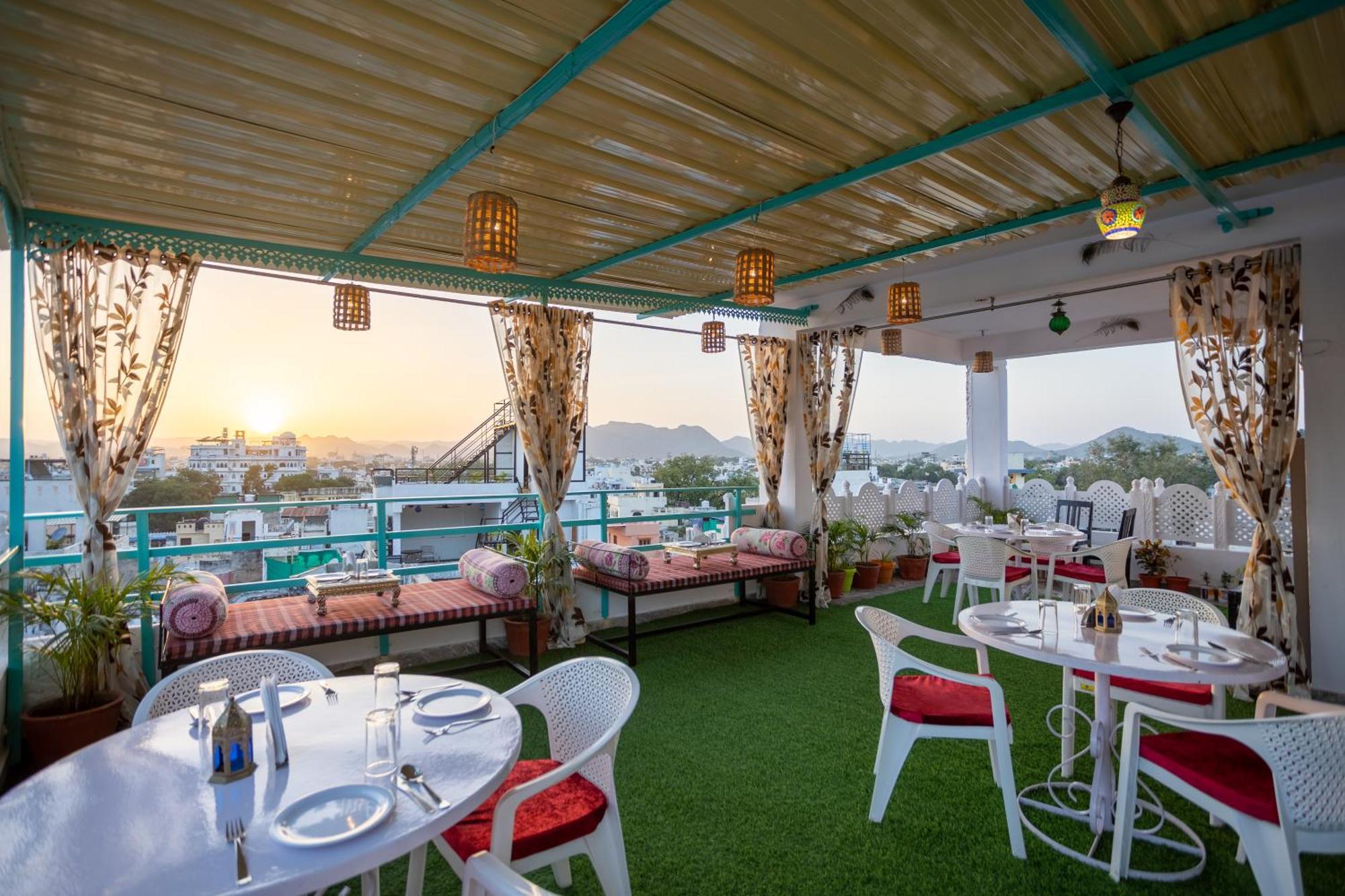 Krishna Stay Guest House Удайпур Екстериор снимка