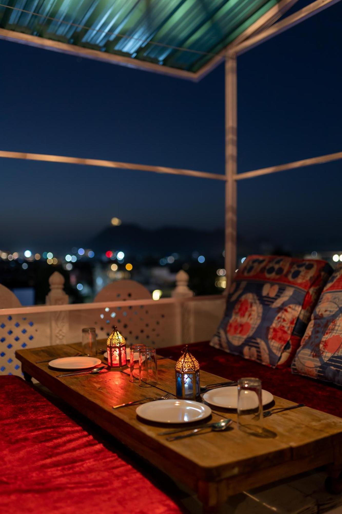 Krishna Stay Guest House Удайпур Екстериор снимка
