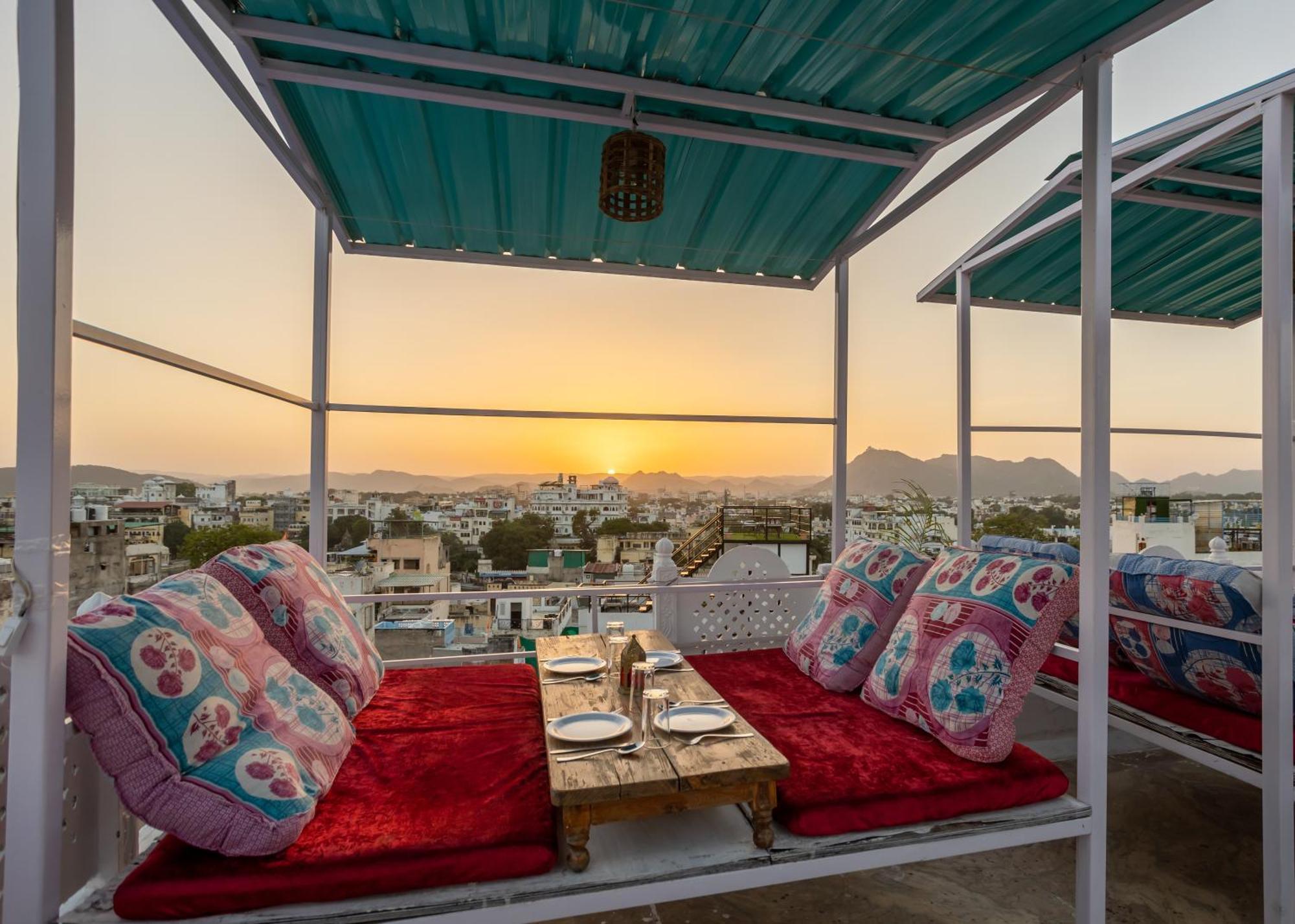 Krishna Stay Guest House Удайпур Екстериор снимка