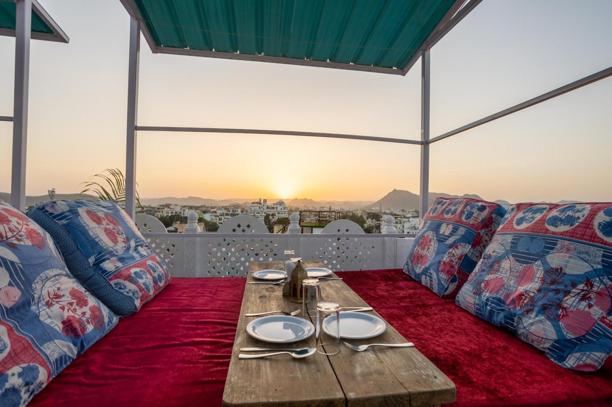 Krishna Stay Guest House Удайпур Екстериор снимка