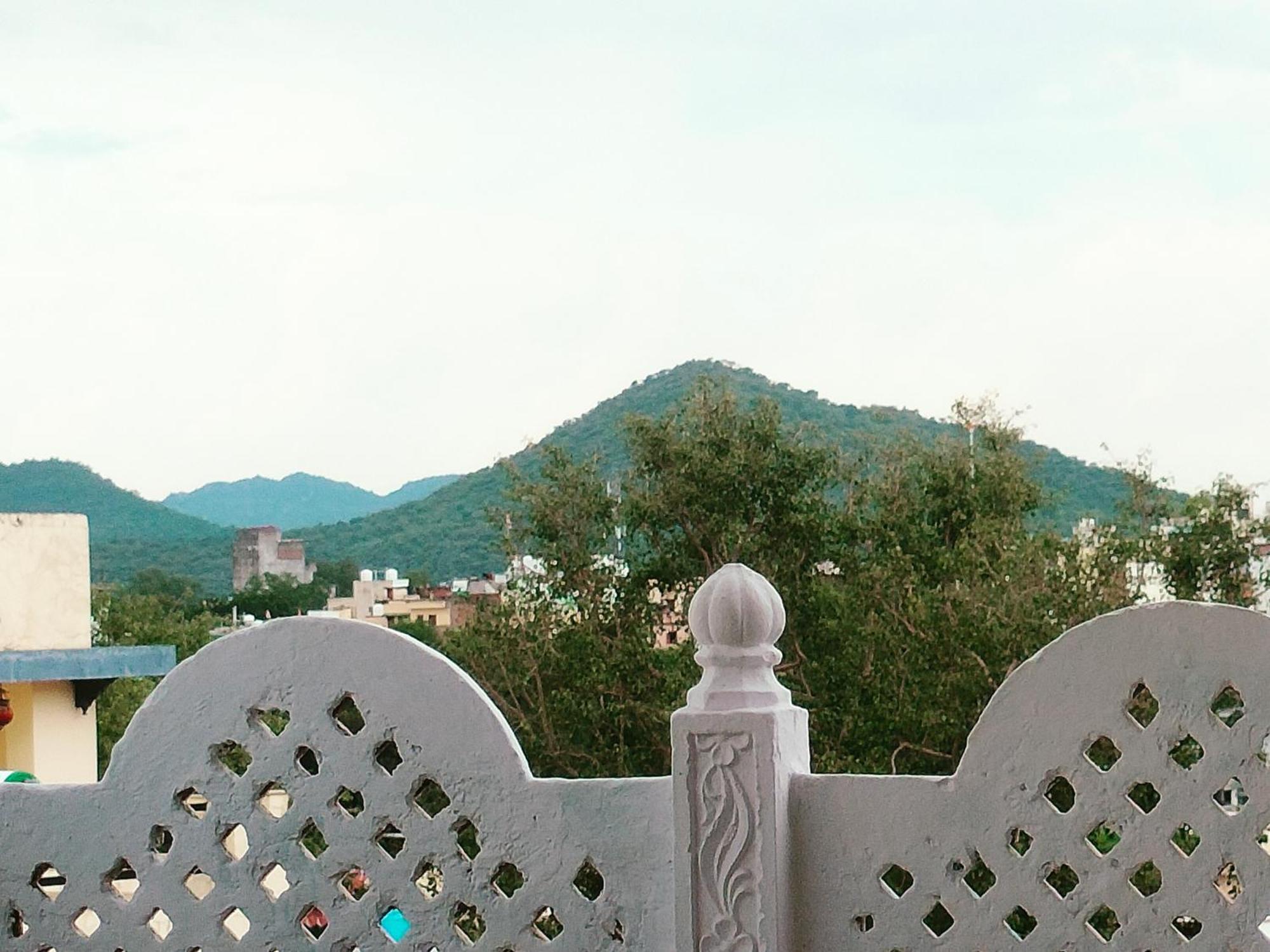 Krishna Stay Guest House Удайпур Екстериор снимка