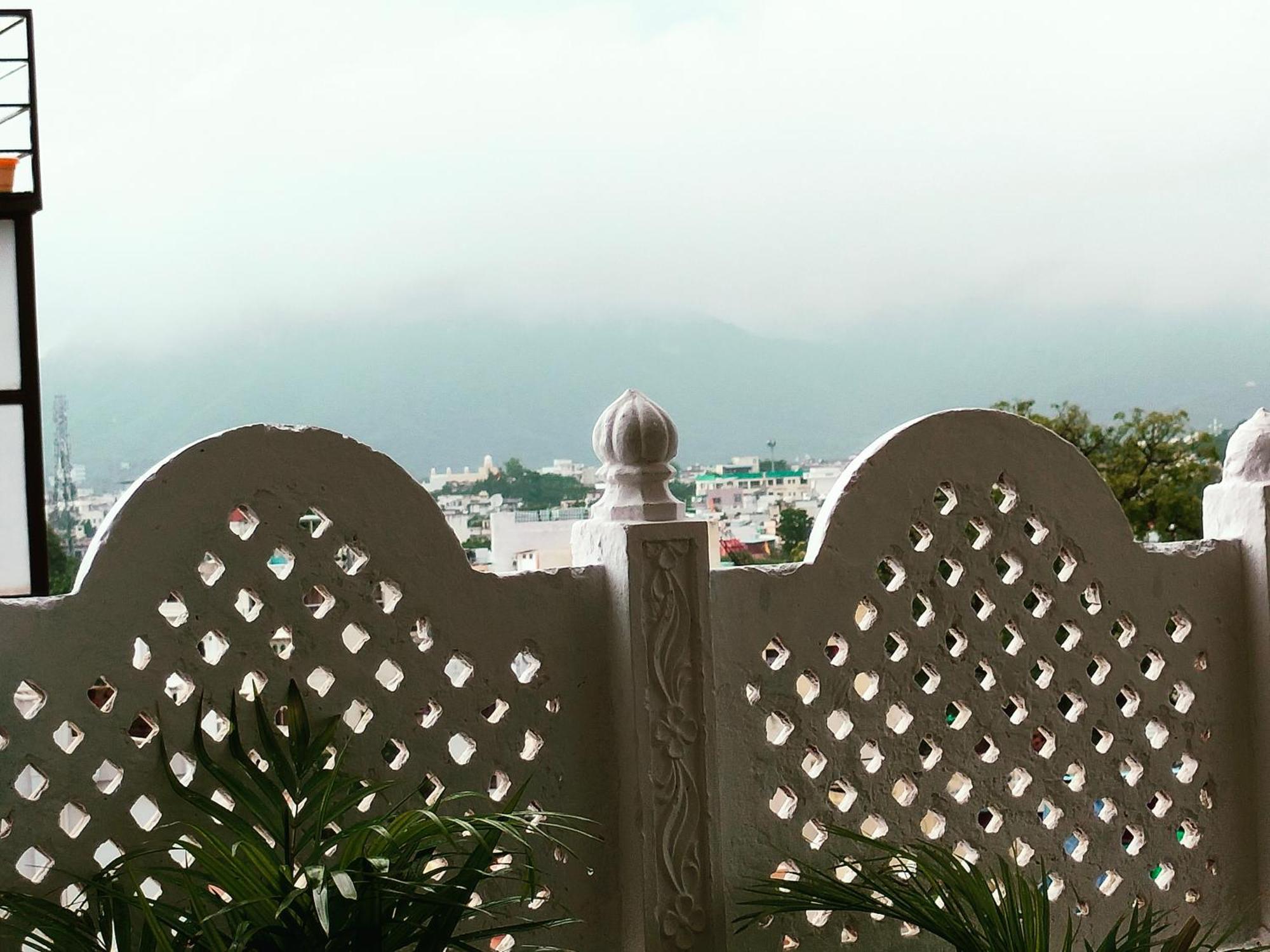 Krishna Stay Guest House Удайпур Екстериор снимка